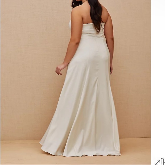 Satin Sweetheart Wedding Dress - Picture 3 of 4